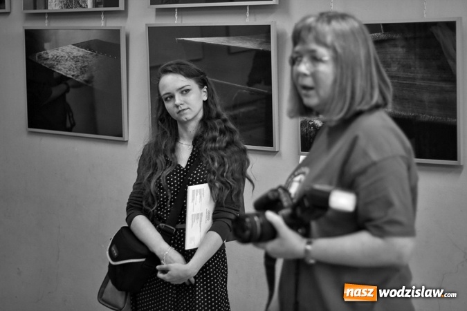 Zdjęcie w galerii na portalu naszwodzislaw.com: Czas i miejsce - wernisaż wystawy w Galerii Gawra wiadomości z regionu
