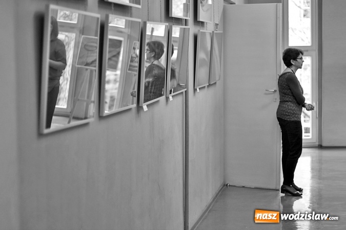 Zdjęcie w galerii na portalu naszwodzislaw.com: Czas i miejsce - wernisaż wystawy w Galerii Gawra wiadomości z regionu