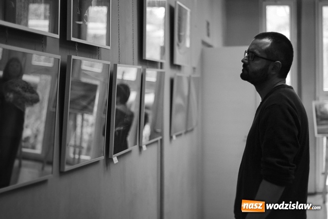 Zdjęcie w galerii na portalu naszwodzislaw.com: Czas i miejsce - wernisaż wystawy w Galerii Gawra wiadomości z regionu