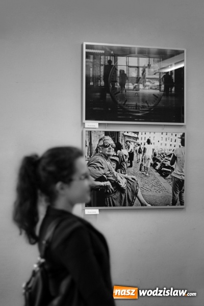 Zdjęcie w galerii na portalu naszwodzislaw.com: Czas i miejsce - wernisaż wystawy w Galerii Gawra wiadomości z regionu