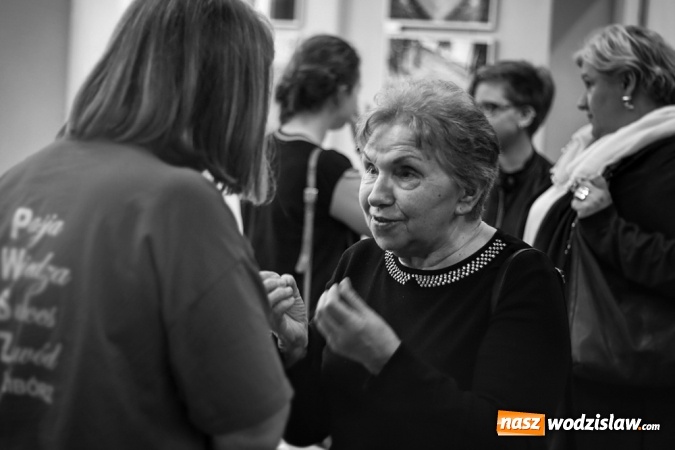 Zdjęcie w galerii na portalu naszwodzislaw.com: Czas i miejsce - wernisaż wystawy w Galerii Gawra wiadomości z regionu