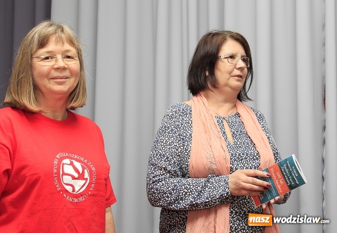 Zdjęcie w galerii na portalu naszwodzislaw.com: Czas i miejsce - wernisaż wystawy w Galerii Gawra wiadomości z regionu