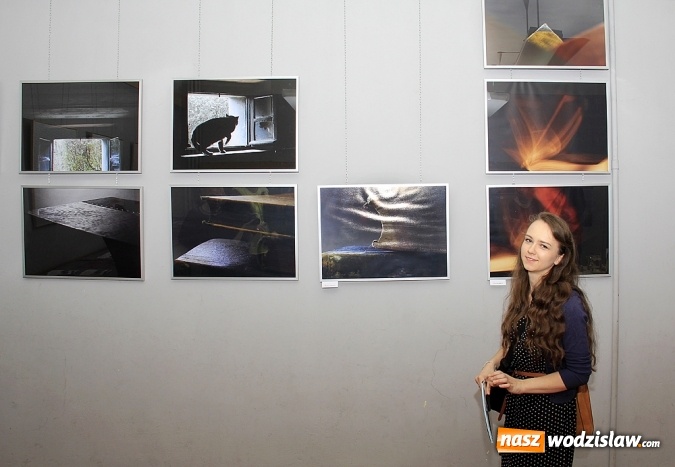 Zdjęcie w galerii na portalu naszwodzislaw.com: Czas i miejsce - wernisaż wystawy w Galerii Gawra wiadomości z regionu