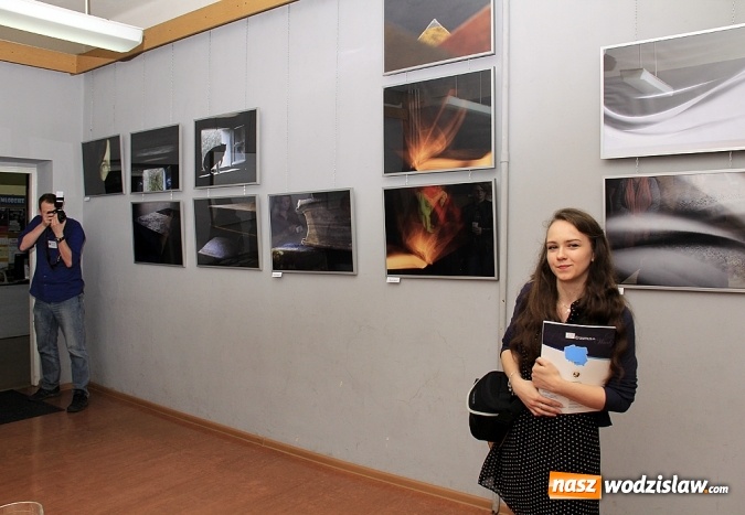 Zdjęcie w galerii na portalu naszwodzislaw.com: Czas i miejsce - wernisaż wystawy w Galerii Gawra wiadomości z regionu