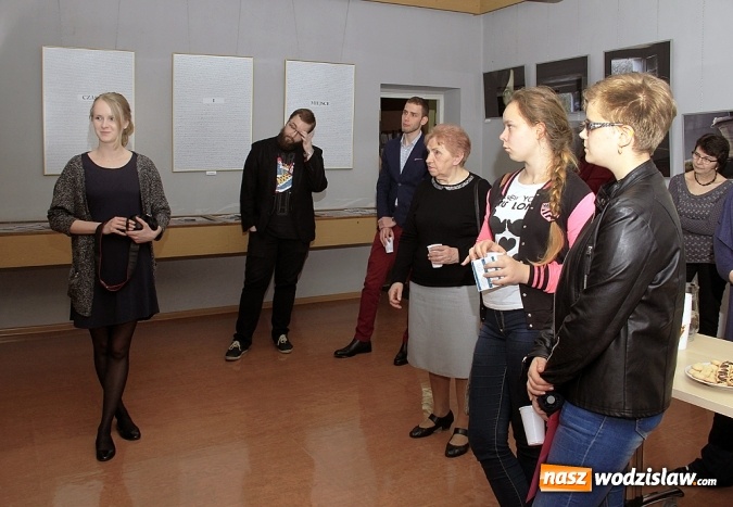 Zdjęcie w galerii na portalu naszwodzislaw.com: Czas i miejsce - wernisaż wystawy w Galerii Gawra wiadomości z regionu