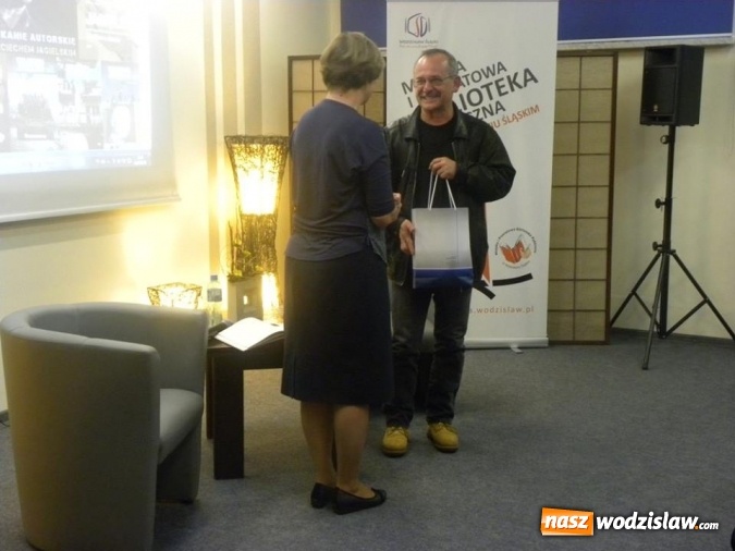Zdjęcie w galerii na portalu naszwodzislaw.com: Wojciech Jagielski zagościł do wodzisławskiej biblioteki  wiadomości z regionu