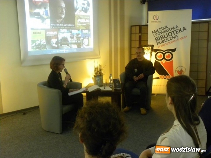 Zdjęcie w galerii na portalu naszwodzislaw.com: Wojciech Jagielski zagościł do wodzisławskiej biblioteki  wiadomości z regionu