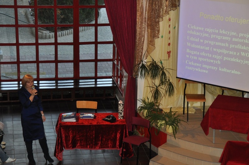 Zdjęcie w galerii na portalu naszwodzislaw.com: Szkoły rozpoczynają walkę o ucznia  wiadomości z regionu