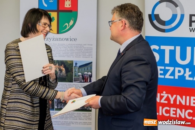 Zdjęcie w galerii na portalu naszwodzislaw.com: Podpisanie umowy między PWSZ w Raciborzu i Gminą Krzyżanowice  wiadomości z regionu
