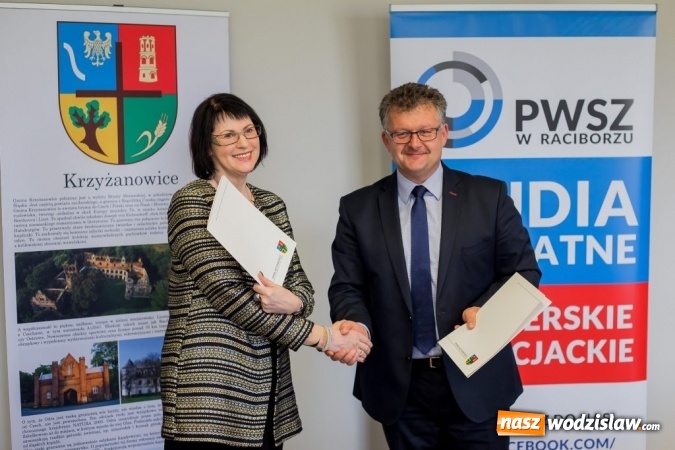 Zdjęcie w galerii na portalu naszwodzislaw.com: Podpisanie umowy między PWSZ w Raciborzu i Gminą Krzyżanowice  wiadomości z regionu