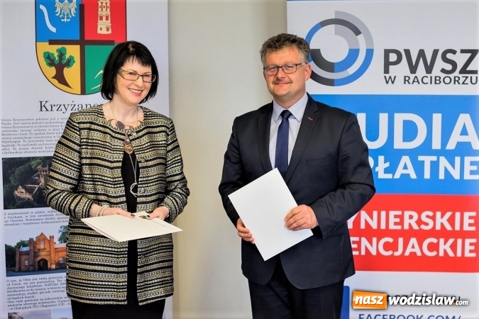 Zdjęcie w galerii na portalu naszwodzislaw.com: Podpisanie umowy między PWSZ w Raciborzu i Gminą Krzyżanowice  wiadomości z regionu