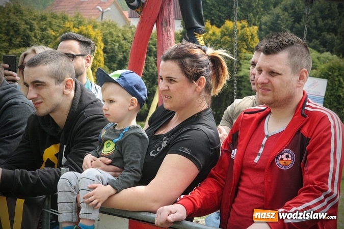 Zdjęcie w galerii na portalu naszwodzislaw.com: Ogólnopolskie Zawody Street Workout przy Bogumińskiej wiadomości z regionu