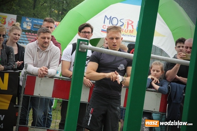 Zdjęcie w galerii na portalu naszwodzislaw.com: Ogólnopolskie Zawody Street Workout przy Bogumińskiej wiadomości z regionu