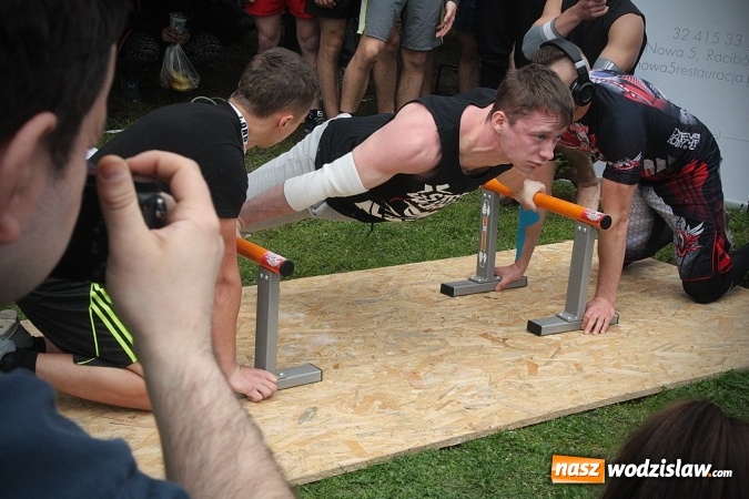 Zdjęcie w galerii na portalu naszwodzislaw.com: Ogólnopolskie Zawody Street Workout przy Bogumińskiej wiadomości z regionu