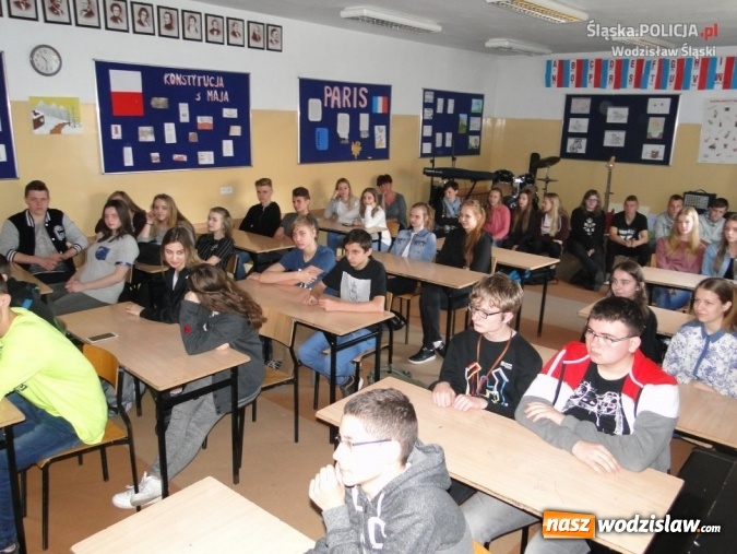 Zdjęcie w galerii na portalu naszwodzislaw.com: Z gimnazjalistami o zagrożeniach w Internecie wiadomości z regionu