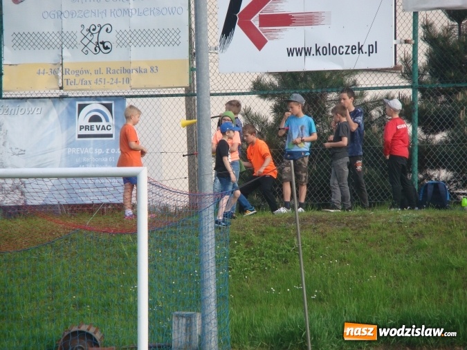 Zdjęcie w galerii na portalu naszwodzislaw.com: Rozwój Bełsznica dzieli się punktami z rezerwami Przyszłości Rogów wiadomości z regionu