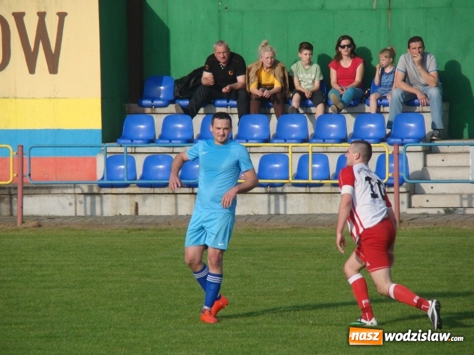 Zdjęcie w galerii na portalu naszwodzislaw.com: Rozwój Bełsznica dzieli się punktami z rezerwami Przyszłości Rogów wiadomości z regionu