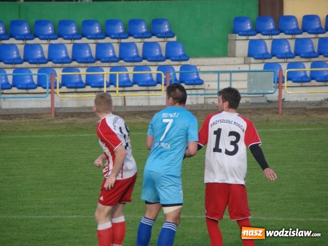 Zdjęcie w galerii na portalu naszwodzislaw.com: Rozwój Bełsznica dzieli się punktami z rezerwami Przyszłości Rogów wiadomości z regionu