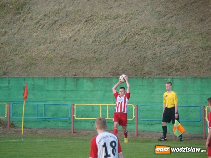 Zdjęcie w galerii na portalu naszwodzislaw.com: Rozwój Bełsznica dzieli się punktami z rezerwami Przyszłości Rogów wiadomości z regionu