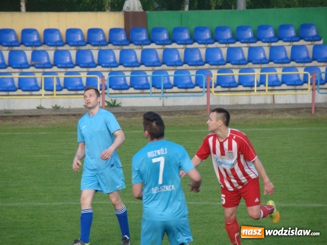 Zdjęcie w galerii na portalu naszwodzislaw.com: Rozwój Bełsznica dzieli się punktami z rezerwami Przyszłości Rogów wiadomości z regionu