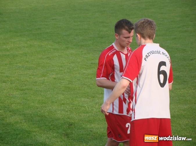 Zdjęcie w galerii na portalu naszwodzislaw.com: Rozwój Bełsznica dzieli się punktami z rezerwami Przyszłości Rogów wiadomości z regionu