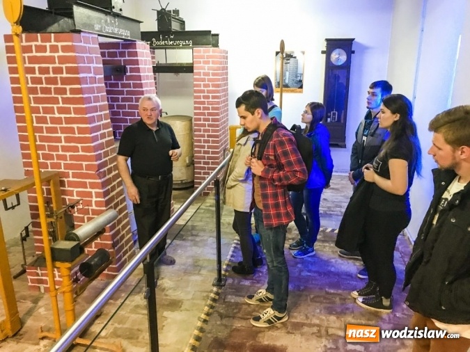 Zdjęcie w galerii na portalu naszwodzislaw.com: Bliskie spotkania z nauką w ramach studiów na kierunku turystyka i rekreacja  wiadomości z regionu