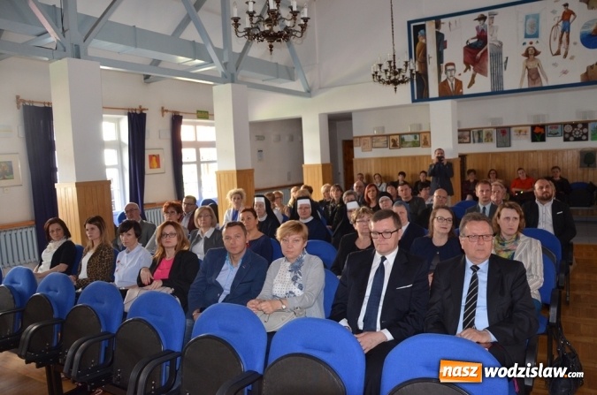 Zdjęcie w galerii na portalu naszwodzislaw.com: O godności seniorów w domu pomocy społecznej wiadomości z regionu