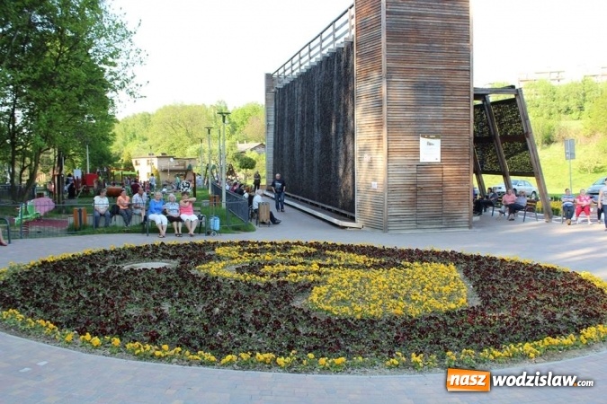 Zdjęcie w galerii na portalu naszwodzislaw.com: Ruszyła kolejna edycja Tężniogrania  wiadomości z regionu