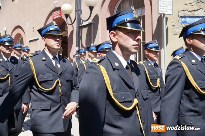 Zdjęcie w galerii na portalu naszwodzislaw.com: Strażacy świętowali na wodzisławskim Rynku  wiadomości z regionu
