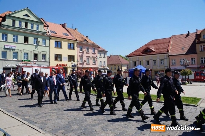 Zdjęcie w galerii na portalu naszwodzislaw.com: Strażacy świętowali na wodzisławskim Rynku  wiadomości z regionu