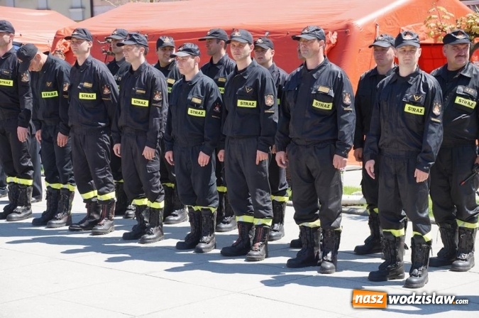 Zdjęcie w galerii na portalu naszwodzislaw.com: Strażacy świętowali na wodzisławskim Rynku  wiadomości z regionu