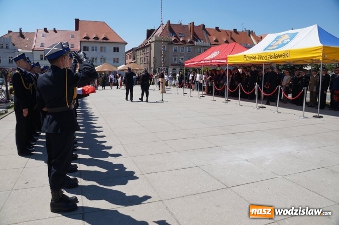 Zdjęcie w galerii na portalu naszwodzislaw.com: Strażacy świętowali na wodzisławskim Rynku  wiadomości z regionu