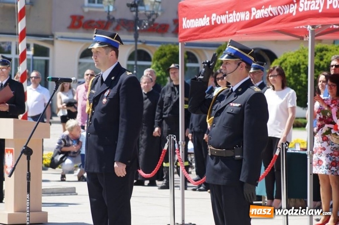 Zdjęcie w galerii na portalu naszwodzislaw.com: Strażacy świętowali na wodzisławskim Rynku  wiadomości z regionu