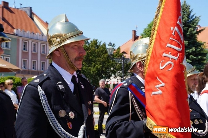 Zdjęcie w galerii na portalu naszwodzislaw.com: Strażacy świętowali na wodzisławskim Rynku  wiadomości z regionu