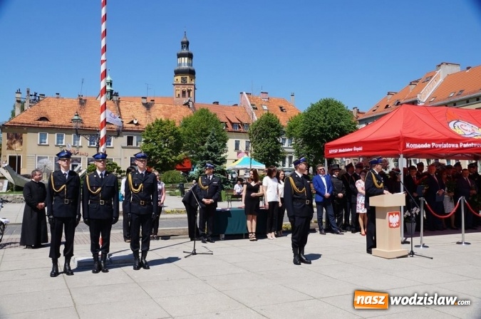 Zdjęcie w galerii na portalu naszwodzislaw.com: Strażacy świętowali na wodzisławskim Rynku  wiadomości z regionu