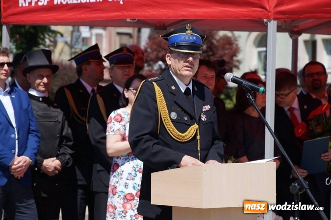 Zdjęcie w galerii na portalu naszwodzislaw.com: Strażacy świętowali na wodzisławskim Rynku  wiadomości z regionu