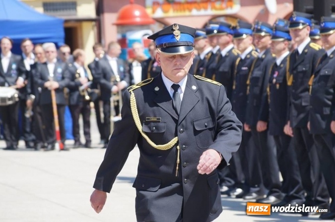 Zdjęcie w galerii na portalu naszwodzislaw.com: Strażacy świętowali na wodzisławskim Rynku  wiadomości z regionu