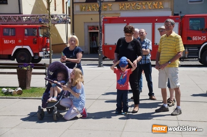 Zdjęcie w galerii na portalu naszwodzislaw.com: Strażacy świętowali na wodzisławskim Rynku  wiadomości z regionu