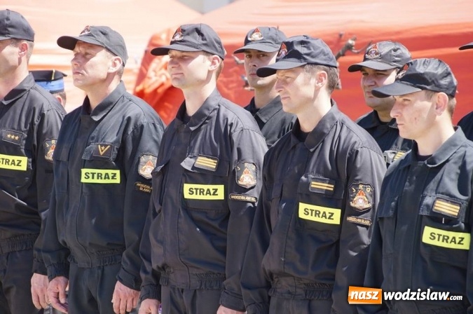 Zdjęcie w galerii na portalu naszwodzislaw.com: Strażacy świętowali na wodzisławskim Rynku  wiadomości z regionu