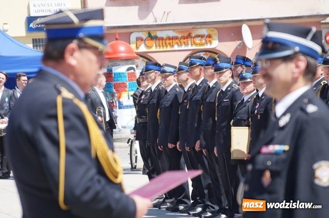 Zdjęcie w galerii na portalu naszwodzislaw.com: Strażacy świętowali na wodzisławskim Rynku  wiadomości z regionu