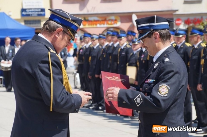 Zdjęcie w galerii na portalu naszwodzislaw.com: Strażacy świętowali na wodzisławskim Rynku  wiadomości z regionu