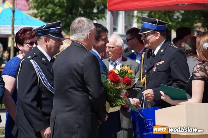 Zdjęcie w galerii na portalu naszwodzislaw.com: Strażacy świętowali na wodzisławskim Rynku  wiadomości z regionu