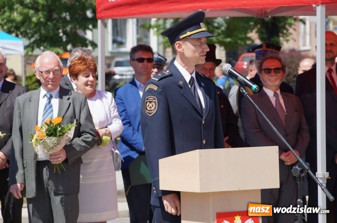 Zdjęcie w galerii na portalu naszwodzislaw.com: Strażacy świętowali na wodzisławskim Rynku  wiadomości z regionu
