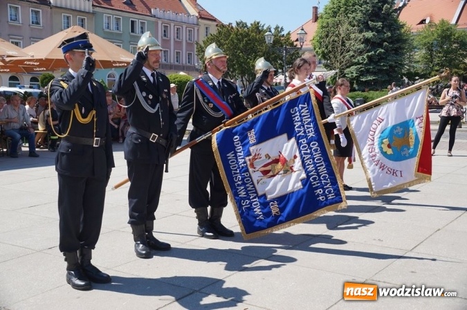 Zdjęcie w galerii na portalu naszwodzislaw.com: Strażacy świętowali na wodzisławskim Rynku  wiadomości z regionu
