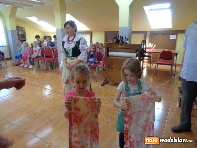 Zdjęcie w galerii na portalu naszwodzislaw.com: PP 18: U starki w chałupie. Zajęcia warsztatowe z regionalizmu w Żorskim Centrum Regionalnym wiadomości z regionu