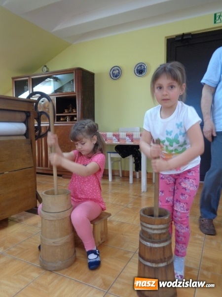 Zdjęcie w galerii na portalu naszwodzislaw.com: PP 18: U starki w chałupie. Zajęcia warsztatowe z regionalizmu w Żorskim Centrum Regionalnym wiadomości z regionu