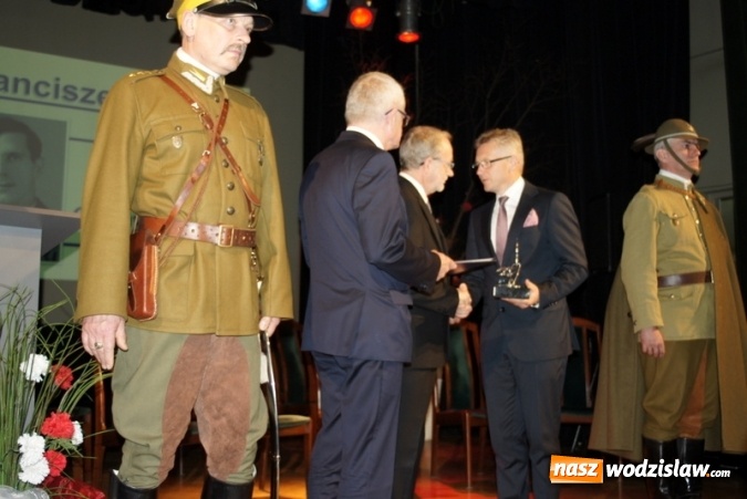 Zdjęcie w galerii na portalu naszwodzislaw.com: Uczcili pamięć o bohaterskich obrońcach Bożej Góry - uroczysta sesja i piknik militarny wiadomości z regionu