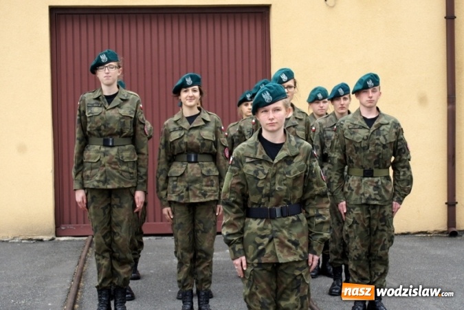 Zdjęcie w galerii na portalu naszwodzislaw.com: Uczcili pamięć o bohaterskich obrońcach Bożej Góry - uroczysta sesja i piknik militarny wiadomości z regionu