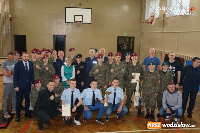 Zdjęcie w galerii na portalu naszwodzislaw.com: Konkurs klas mundurowych. Walczyli o puchar komendanta wodzisławskiej policji i dyrektora szkoły wiadomości z regionu