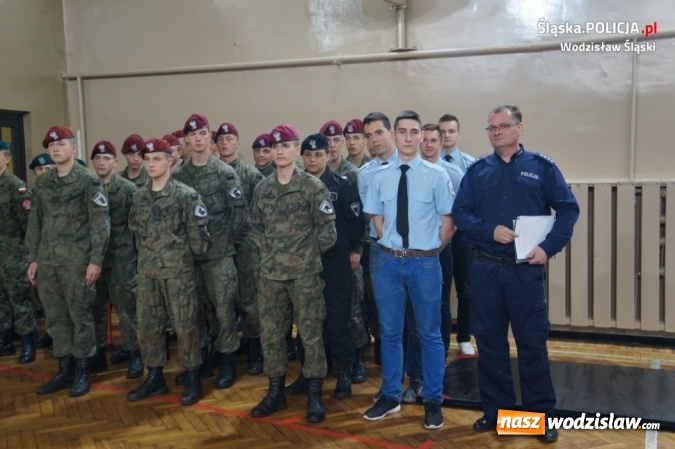 Zdjęcie w galerii na portalu naszwodzislaw.com: Konkurs klas mundurowych. Walczyli o puchar komendanta wodzisławskiej policji i dyrektora szkoły wiadomości z regionu